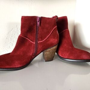 STEVE MADDEN wine colored suede heeled ankle boots 7 medium SO CUTE!